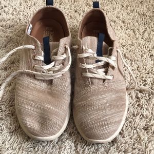 Men Toms Sneakers. Size 8.5 Great condition